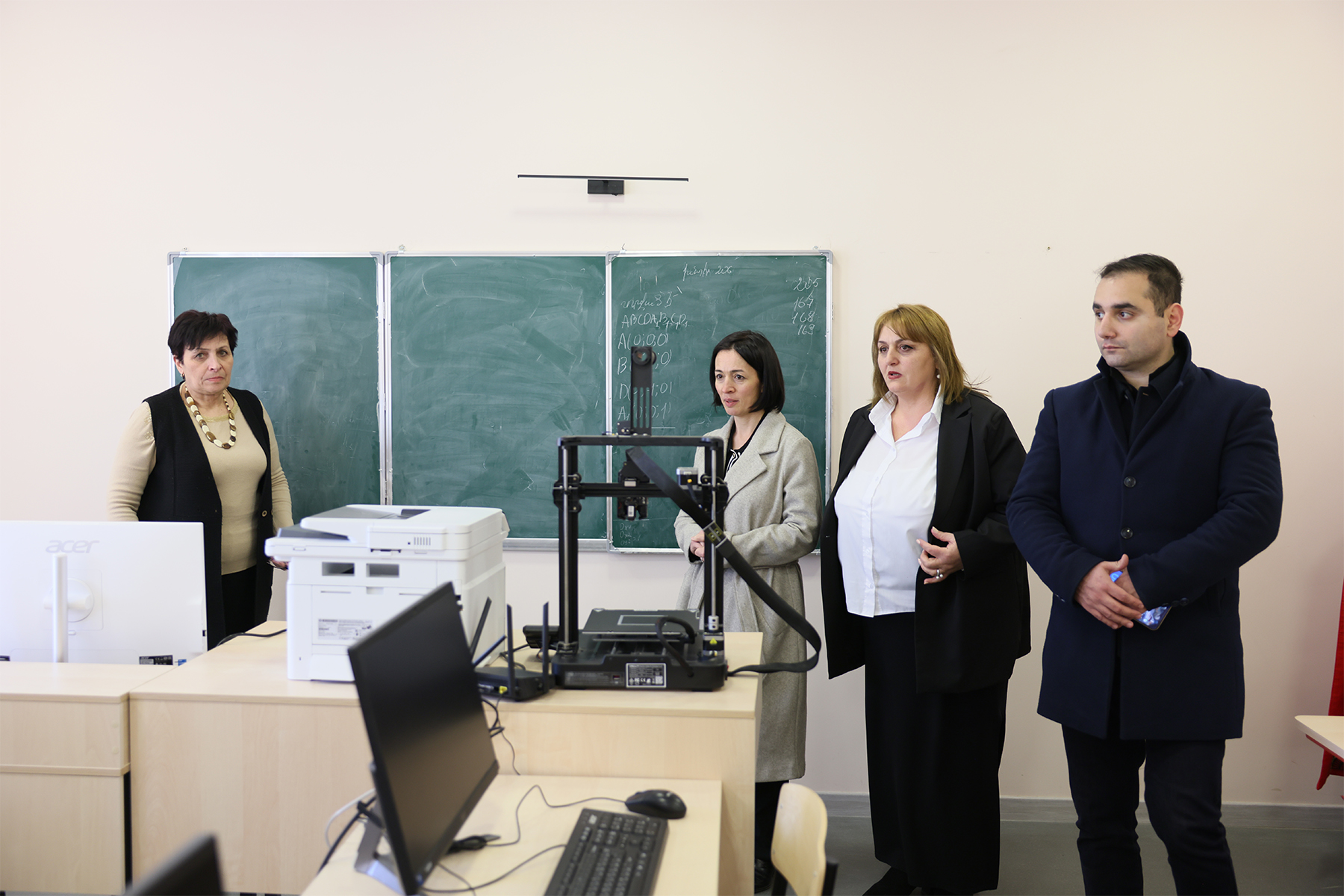 «Հրապարակ»․ Նախարարի՝ 180 աստիճանով տարբերվող որոշումները եւ դպրոցների տնօրենների վերաբերմունքը