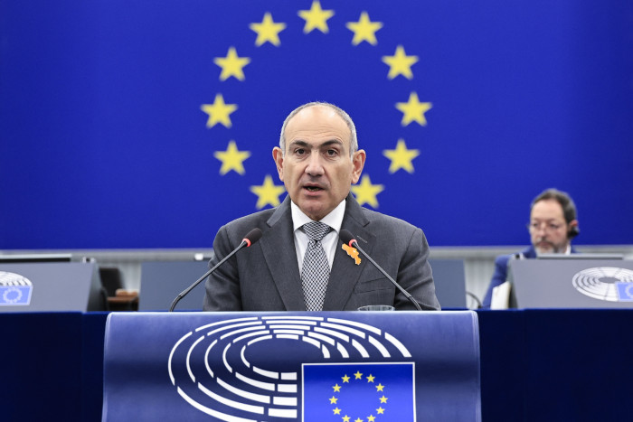 Ծափեր՝ Արցախի թաղմանը