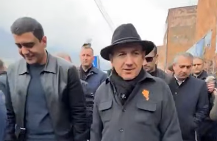 «Հրապարակ»․ Առուշը որոշել է երկու լարի վրա խաղալ