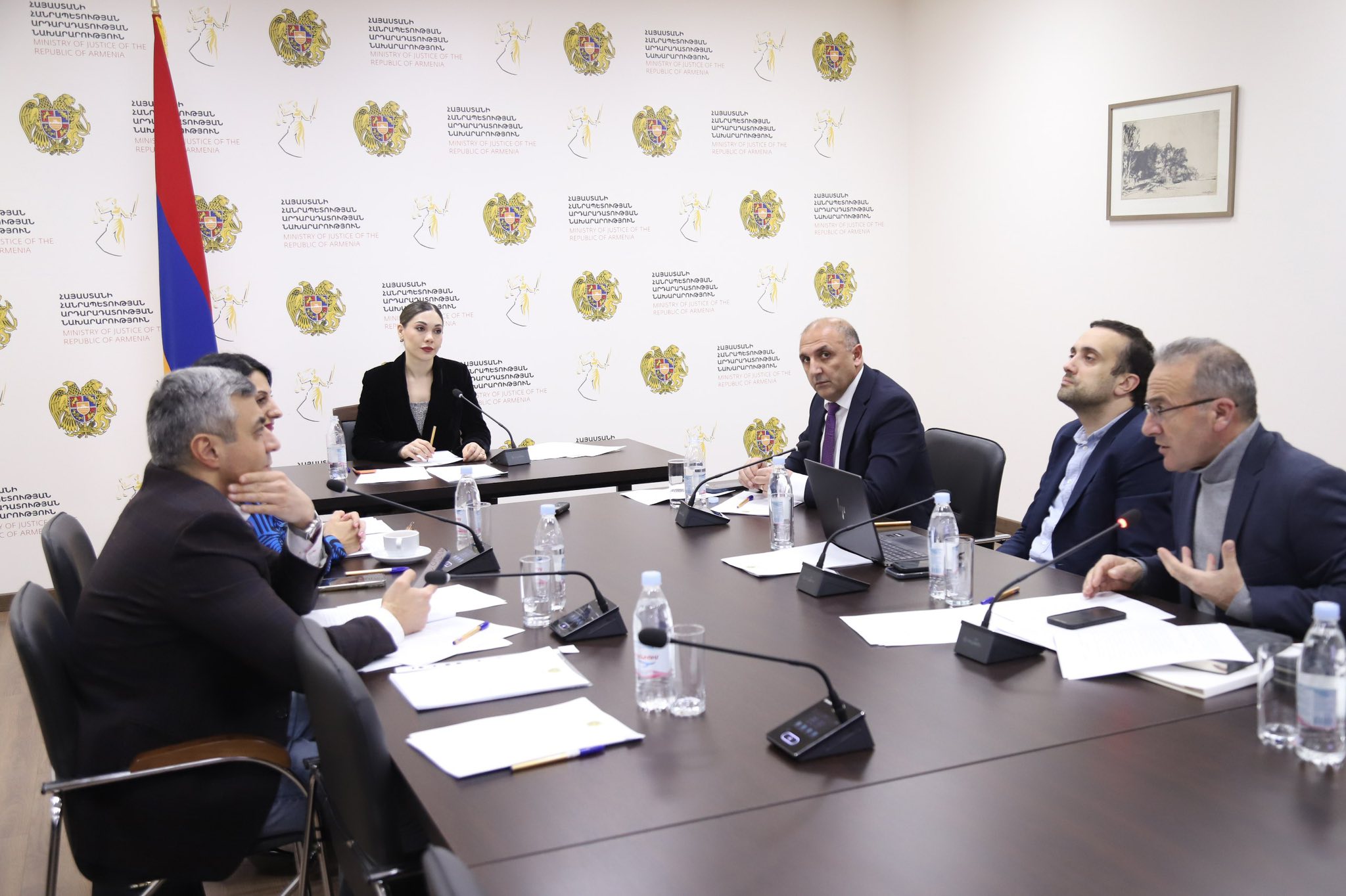 «Հրապարակ». Փաշինյանը վտանգում է Հայաստանի անկախությունը