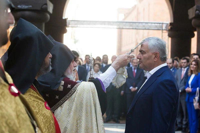 Բարերարի ինչի՞ն էր պետք իշխանությունը․ հայի արյունն է խոսել․․․