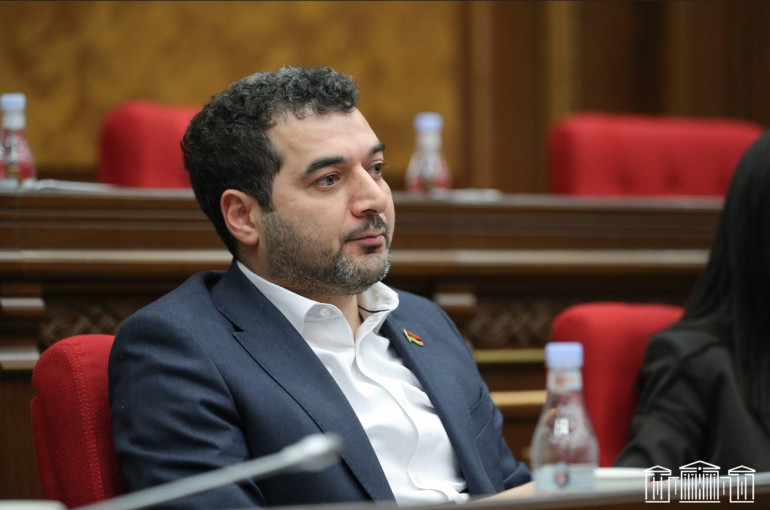 «Հրապարակ»․ Պետհամարանիշը՝ անուն-ազգանվան հապավումով