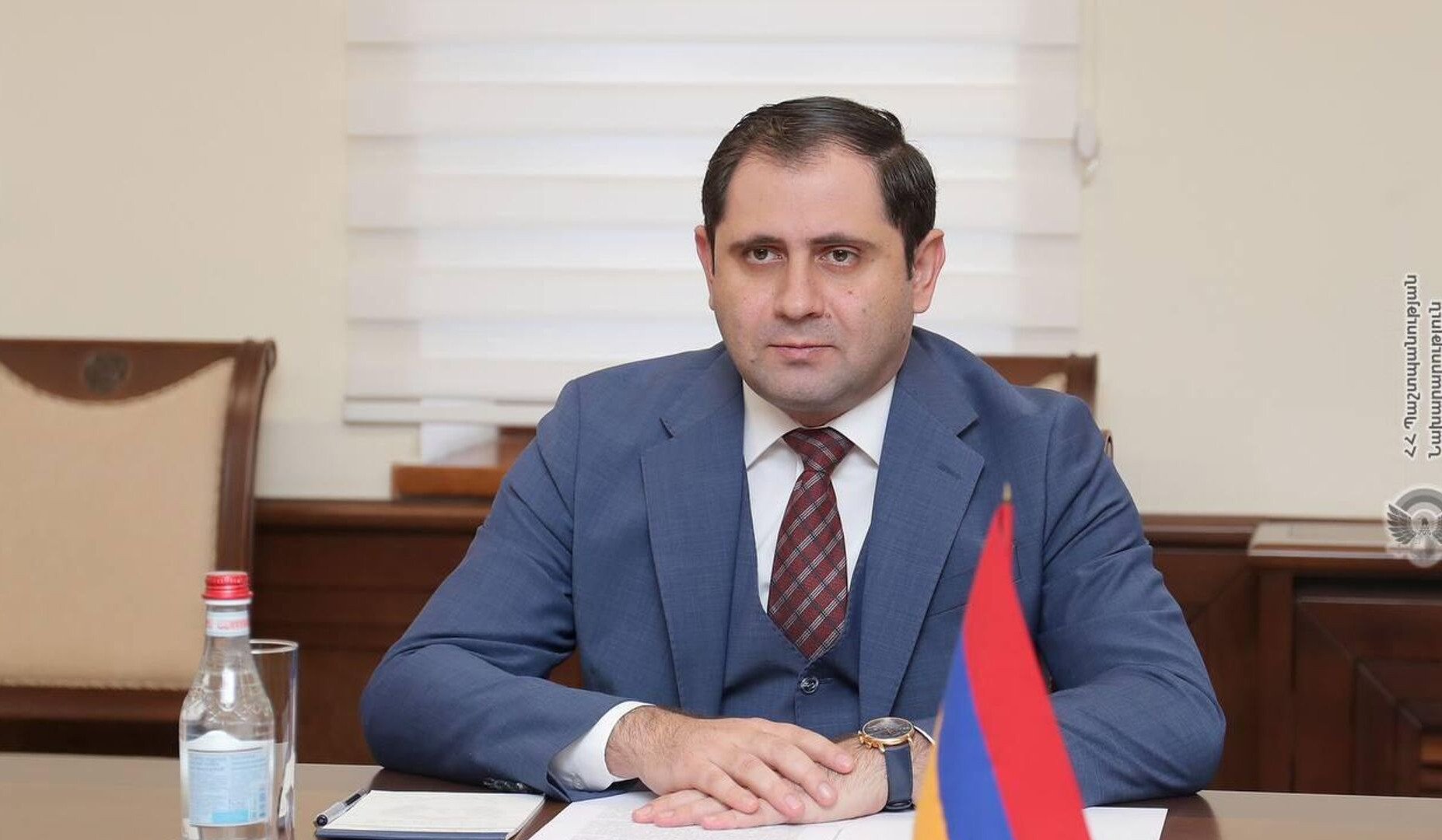 «Հրապարակ»․ Պատմաբան, ֆինանսիստ եւ ոստիկան