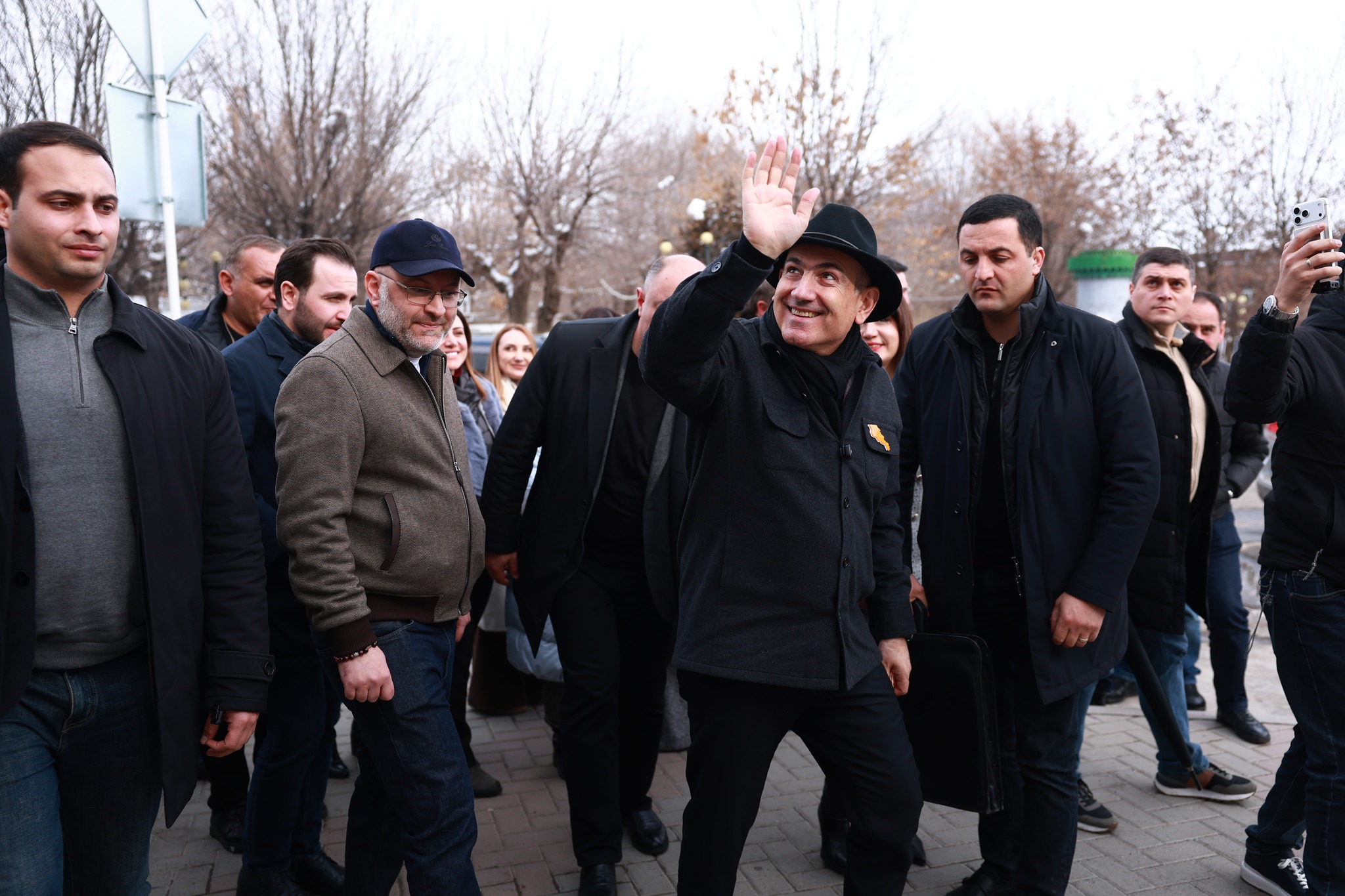 Կա՛մ իշխանություն, կա՛մ ոչինչ