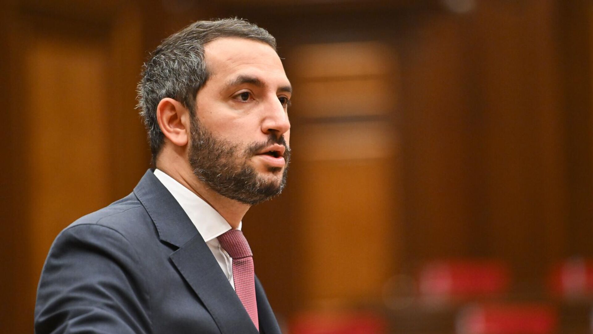 «Հրապարակ»․ Ռուբեն Ռուբինյանը սպառնացել էր իրեն պսակադրող քահանային