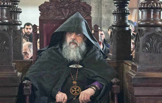 Միքայել սրբազանը մասնակցում է պատարագին.Յոթ Վերքն աննախադեպ բազմամարդ է (տեսանյութ)