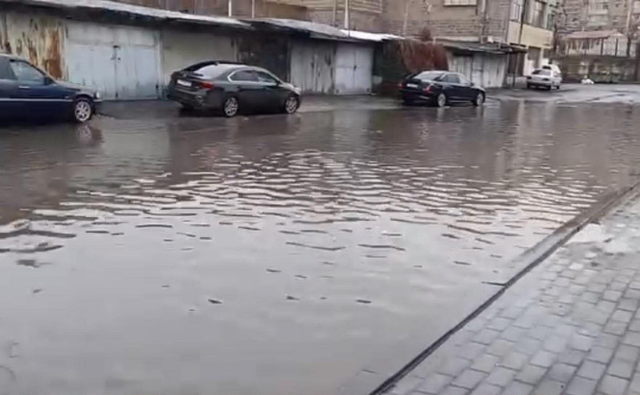 «Փոսերը քիչ էր, հիմա էլ լիճը պիտի անցնենք»