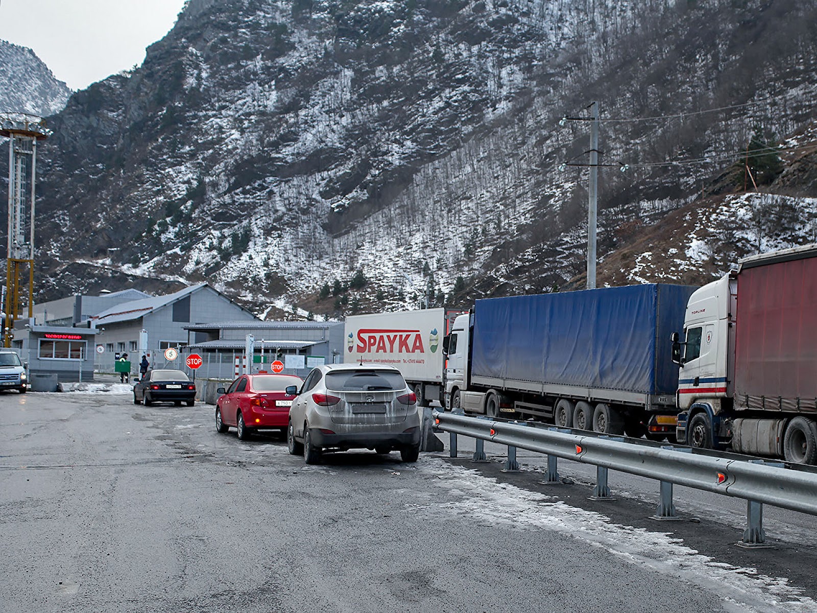 «Հրապարակ»․ Տնկիներ, ծաղիկներ, ջուր, կոնյակ արտահանելու արգելքներ են սահմանվել