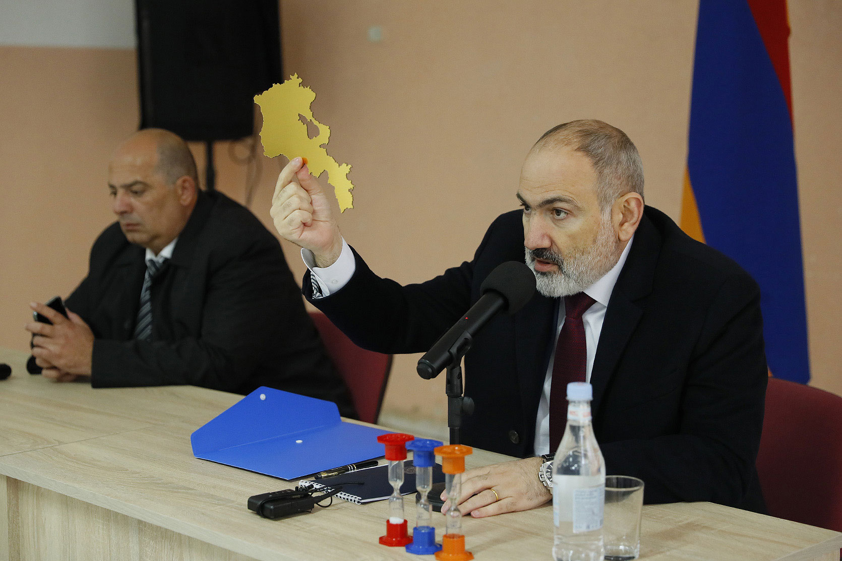 «Հրապարակ»․ Շտապում էր Տավուշի հողերը տալ, իսկ մեր հողերը ե՞րբ ենք ստանալու
