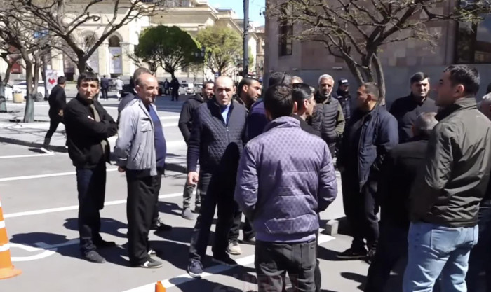 Ինչ է կատարվում Կառավարության մոտ