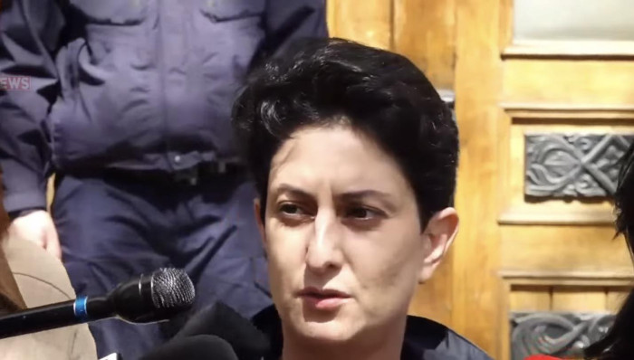 Տիկին Վարդապետյանը թող իջնի ներքև
