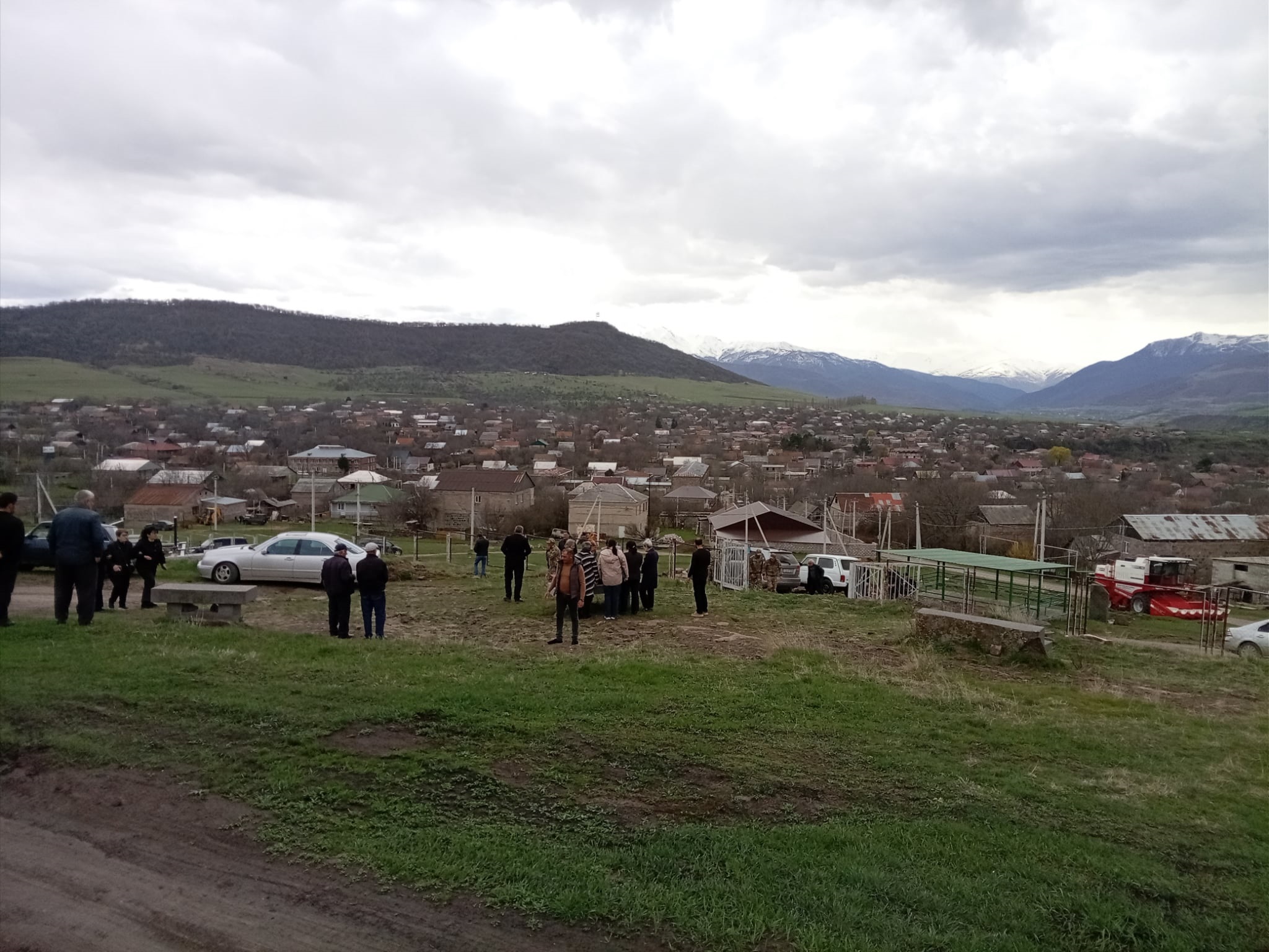 Դսեղի բարձունքից․ գյուղի, անմշակ հողերի լռությունը եւ երկրի աղմկոտ խնդիրների մասին