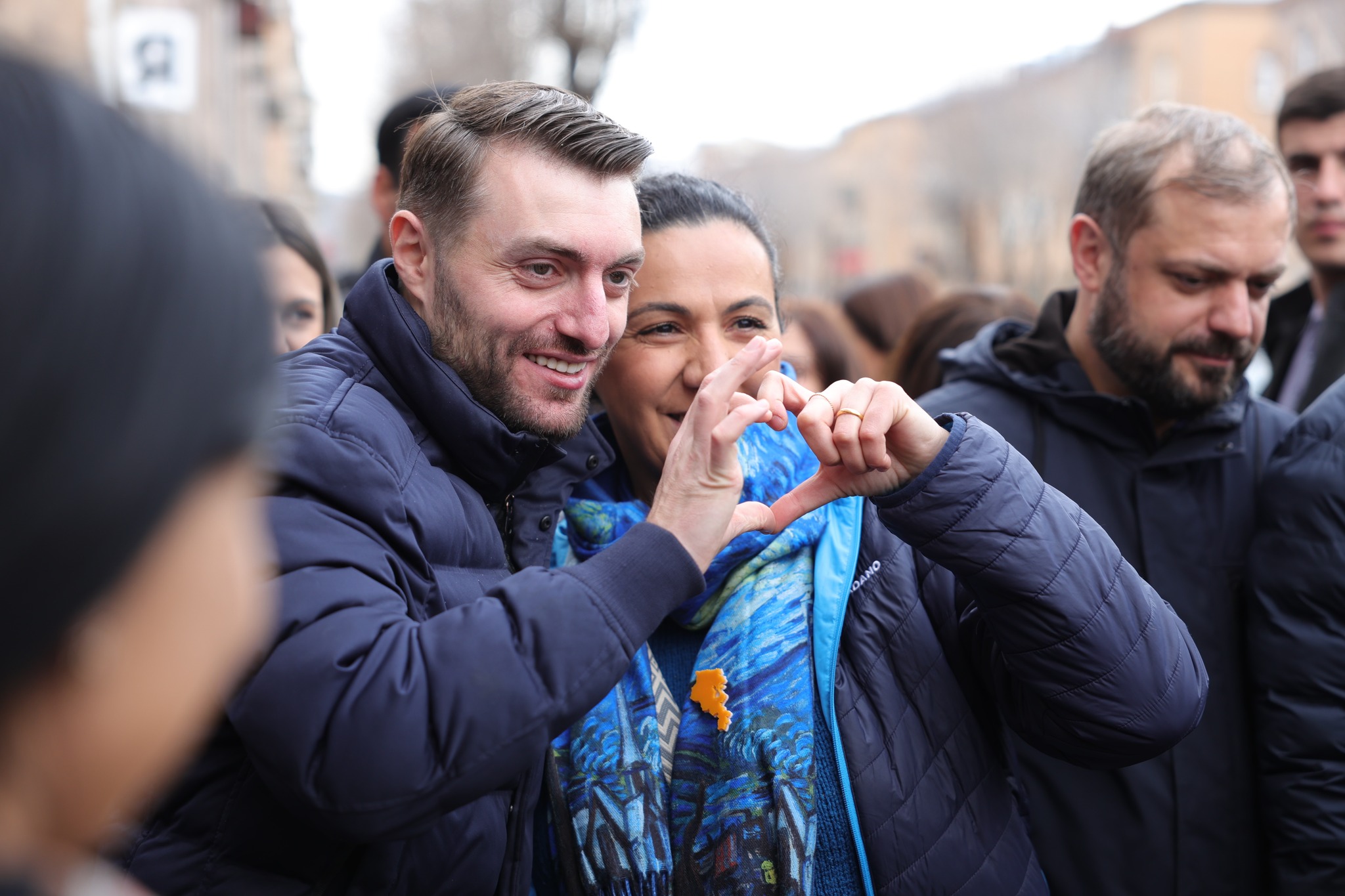 «Ա՞ռ եք համարում», թե՞ «իգնոր» եք անում. ուղիղ հարցեր Լոռու մարզպետին