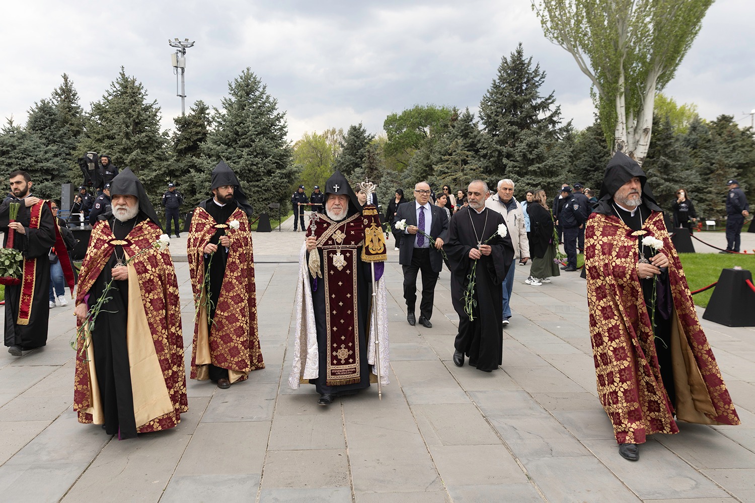 Очередной демарш против духовенства
