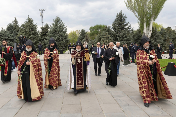 Очередной демарш против духовенства
