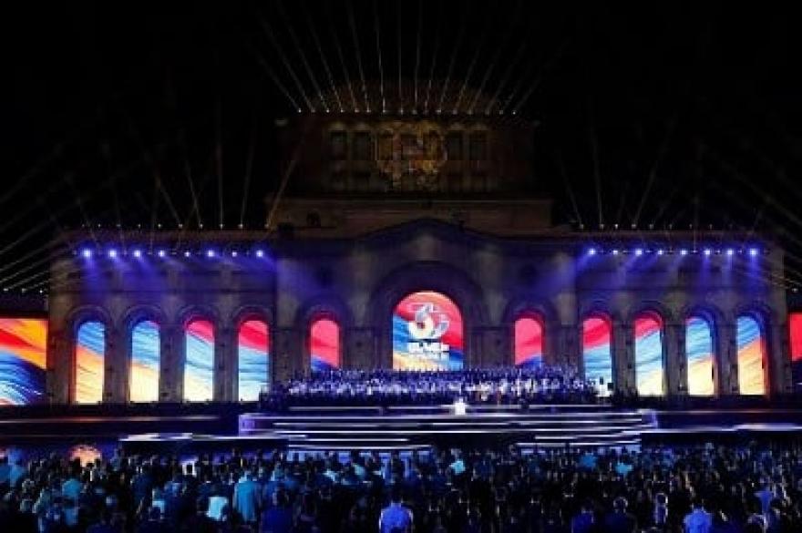 ՔՊ-ի «սրտի օլիգարխները» հիմա էլ Աշխատավորի օրն են կազմակերպում