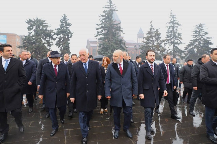 Գնացեք, թողեք ազգն ապրի