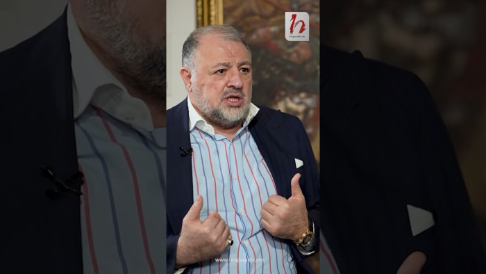 Վերջում ասելու է՝ ես խենթ էի, ես գիժ էի, բա դուք ու՞ր էիք նայում