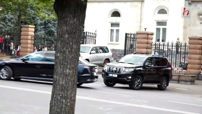 «Ամոթ» վանկարկումների տակ անցավ Փաշինյանի կալոնան