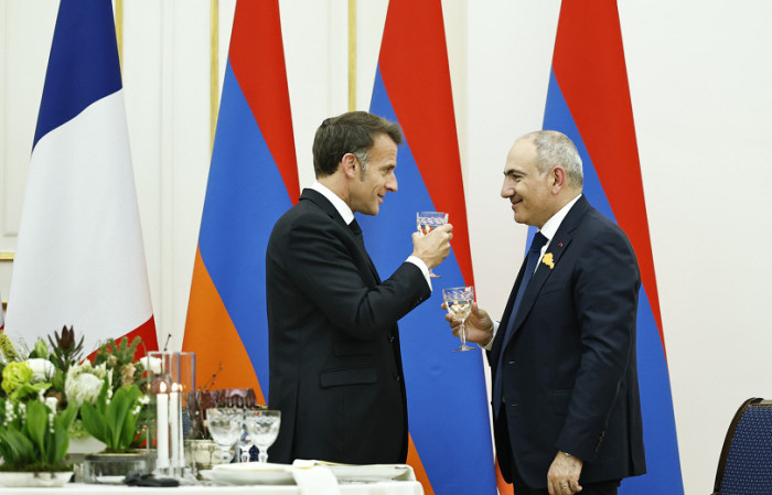 Через год Макрон уже не будет президентом