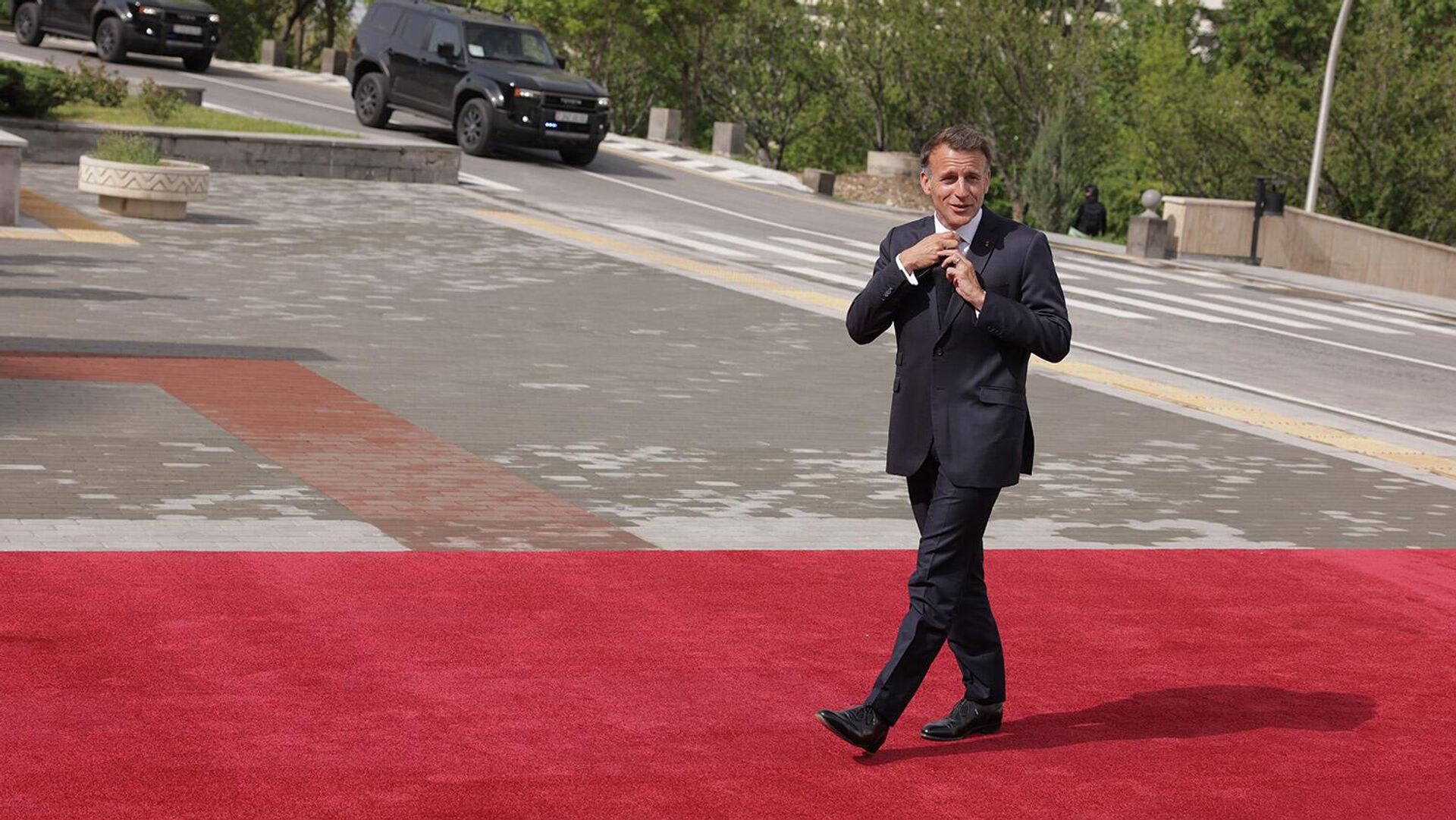 «Սա միջամտություն չէ»․ Մակրոնի վտանգավոր ցինիզմը Երևանում․ Սուրեն Սուրենյանց