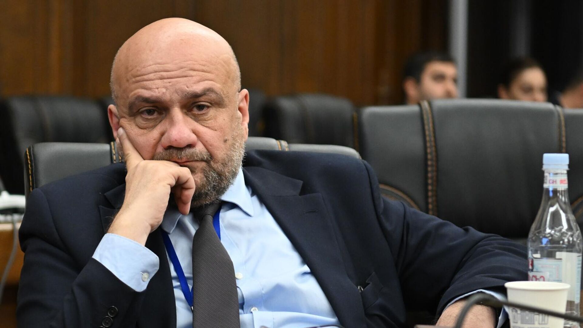 Зеленский воюет против России — не хвалить же ему было Путина?