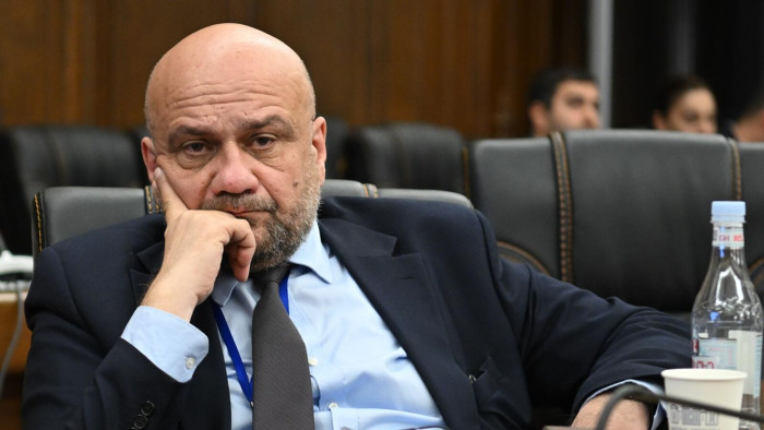 Зеленский воюет против России — не хвалить же ему было Путина?