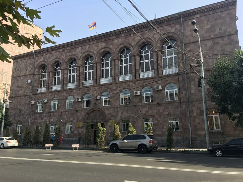 Արտակարգ․ Հարձակվել են Շենգավիթ վարչական շրջանի աշխատակազմի ղեկավարի աշխատակիցների վրա