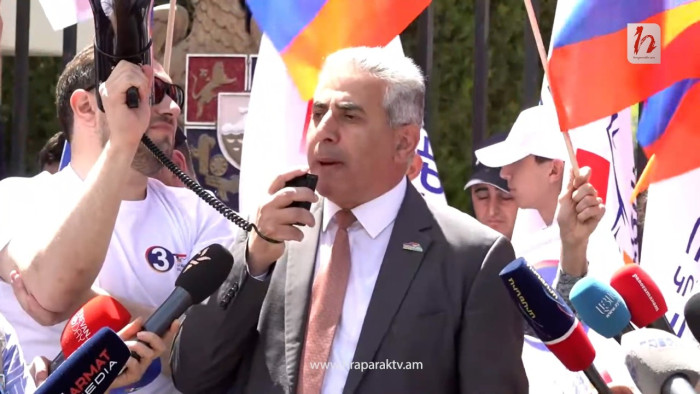 8 տարի առաջ հայ ժողովրդի ամենամեծ թշնամին այս շենքում դարձավ վարչապետ