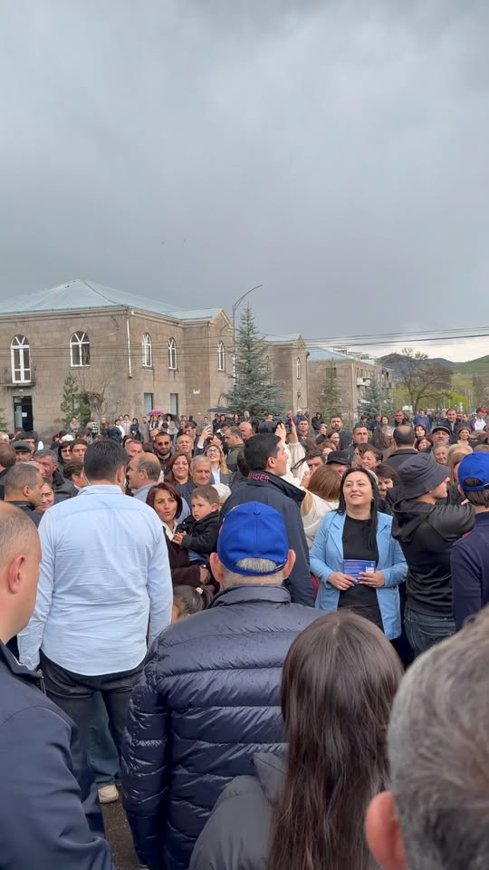 Սիսիանի փոխհամայնքապետը՝ դիրիժորի դերում․ առաջին միտինգը ձախողվել է