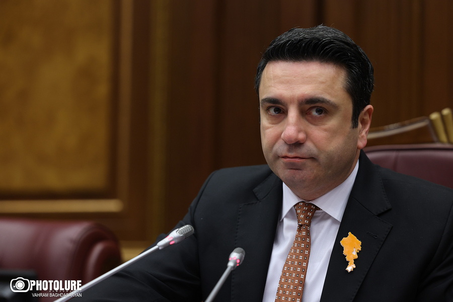 «Ինչ ասի պտի անեմ» կամ պետության եւ իշխող կուսակցության նույնացում