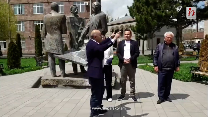 Ինչպես է Էդմոն Մարուքյանը Գավառի քարոզարշավի ժամանակ պարում