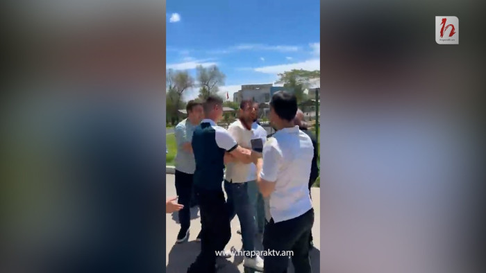 Ծնող քֆուր տվողն ո՞վ ա. լեզվիդ ես տալիս. վեճը շարունակվում է ՔՊ-ակաների և բնակիչների միջև