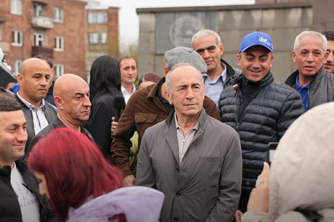 «Հրապարակ»․ Քաղաքացիներն ընդդիմադիրների հետ շփումից վախենում են