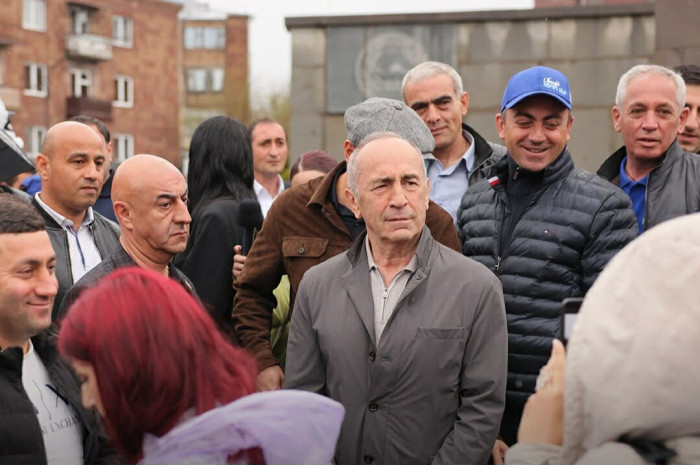 «Հրապարակ»․ Քաղաքացիներն ընդդիմադիրների հետ շփումից վախենում են