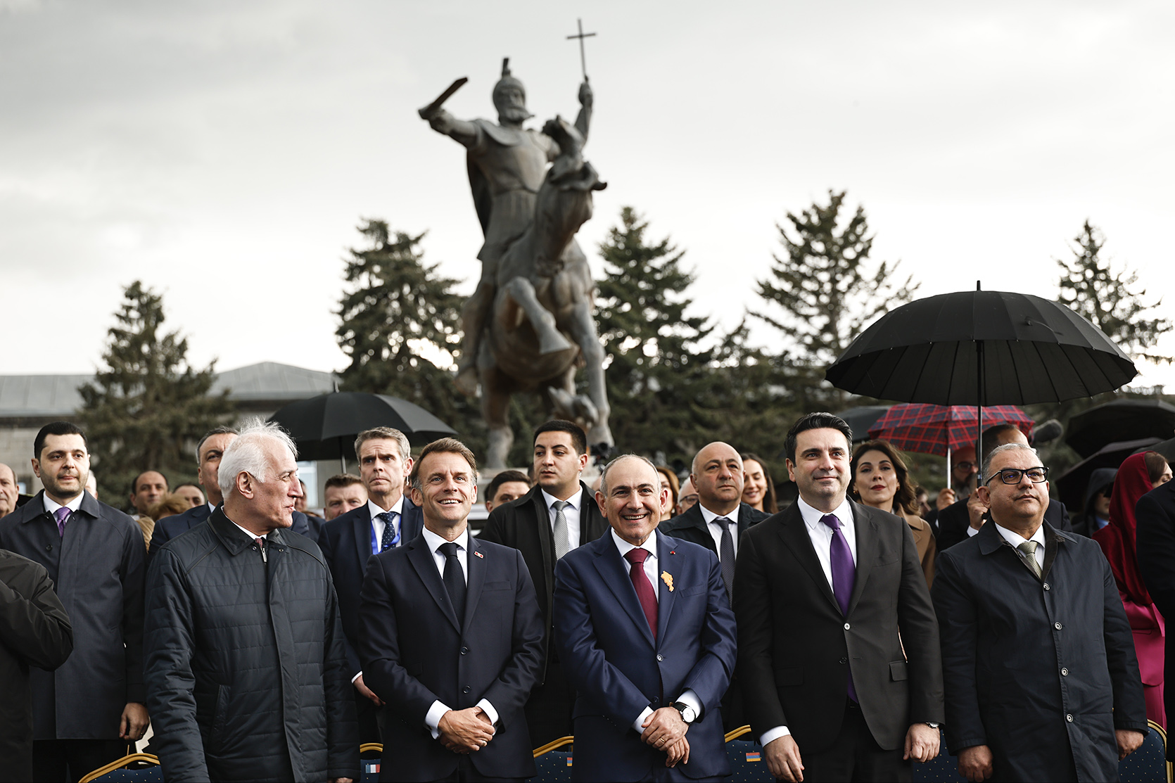 «Հրապարակ»․ Մակրոնի այցը Գյումրի սկանդալով է ուղեկցվել