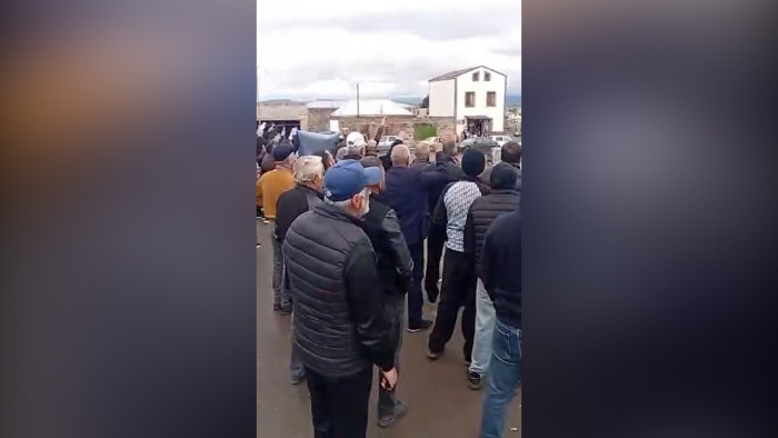 «Սամվել, վարչապետ», «Այ, դեբիլներ». ինչպես են Տաշիրում մերժում ՔՊ–ին
