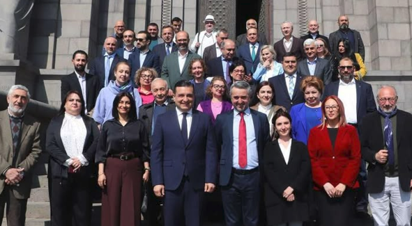 Անհետացե՞լ է իր մատենադարանային ղեկավարով