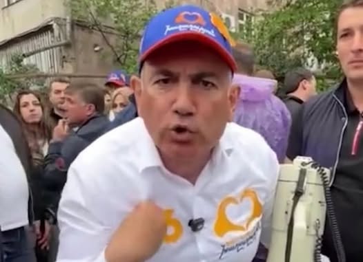 «Ինչ կլինի` մի ընտրեք սրան, թողեք ազատվենք սրանից, ախպոր պես». «Էսօր ագրեսիվ ա` դեղերը չի խմել», քոմենթներ