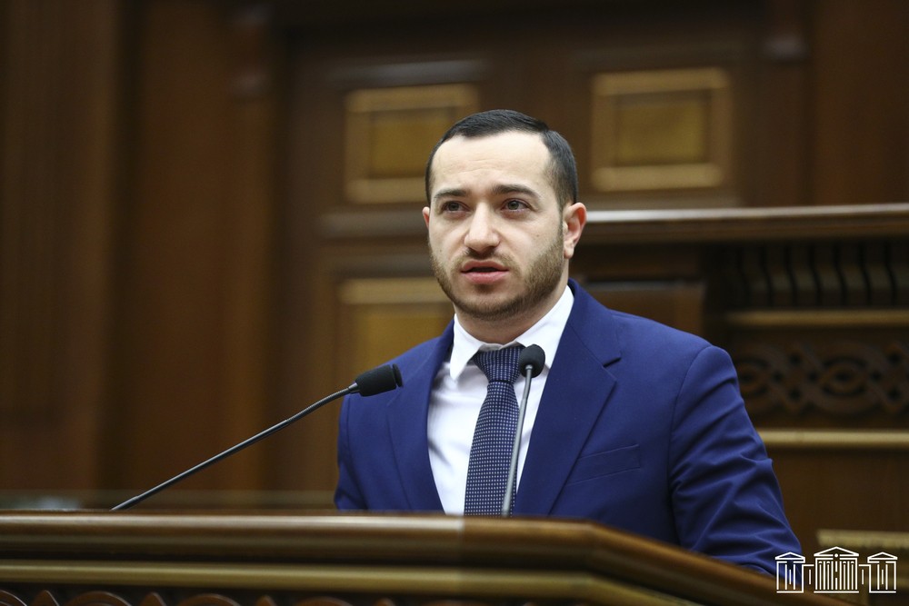 Мхитар Айрапетян отредактировал свою биографию