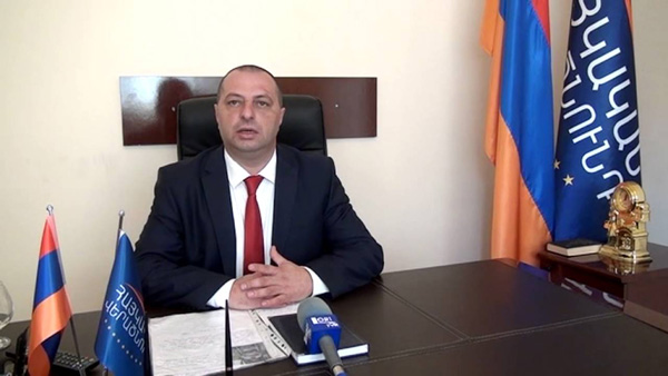 Ака попала под подозрение властей