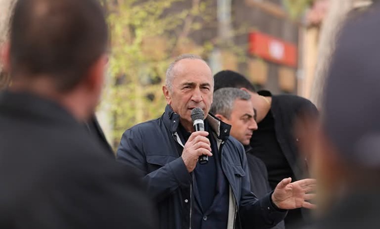 Թիկունք չի մնացել, մարտի մեկն էլ  բացահայտված չէ. Քոչարյան