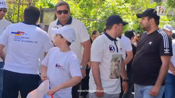 «Կանդազի» նկարը` «Ուժեղ Հայաստանցիների» շապիկներին