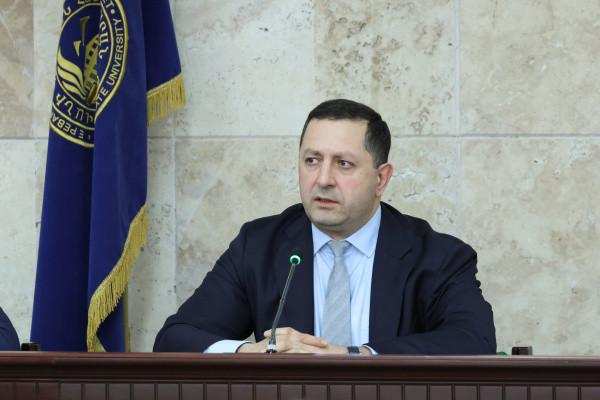 «Հրապարակ»․ ԵՊՀ ռեկտորը գլխի՞ է ընկել