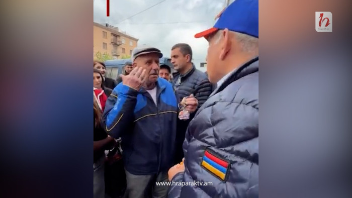 Քաղաքացին մունաթ եկավ Փաշինյանի վրա
