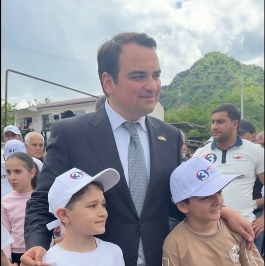 «Խոսակցություն չգա վրեքներս»․ Նարեկ Կարապետյանը կատակում  է