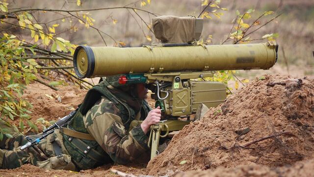 Индийцы ремонтируют индийскую военную технику