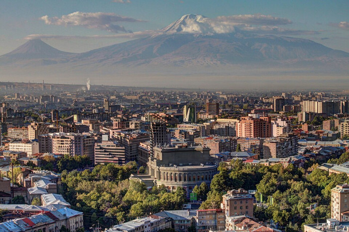 Փարաջանովի, Դովլաթյանի եւ Մալյանի Երեւանը