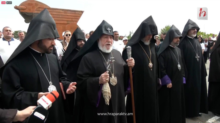 Կաթողիկոսի այցը Սարդարապատի հուշահամալիր