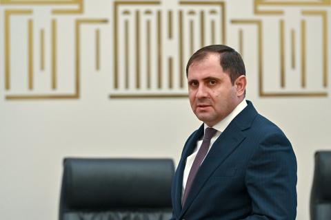 «Հրապարակ»․ Պաշտպանության նախարար, թե կուսակցական գործիչ